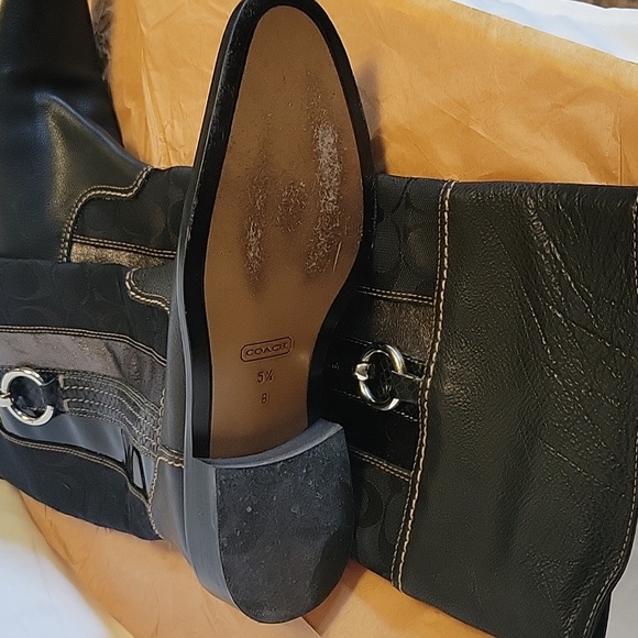 Coach - Picture 5 of 8